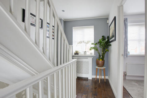 3 LONGSHAW CLOSE-11