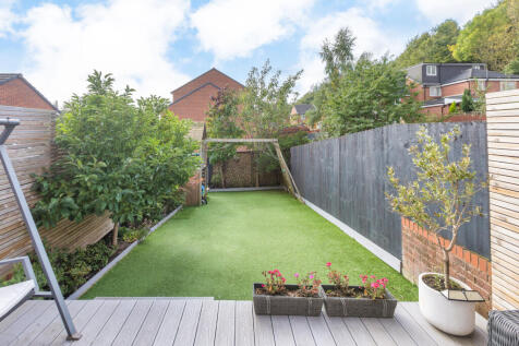 3 LONGSHAW CLOSE-25