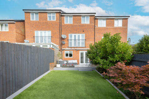 3 LONGSHAW CLOSE-27