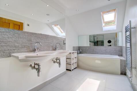 Bedroom One En Suite (rear)