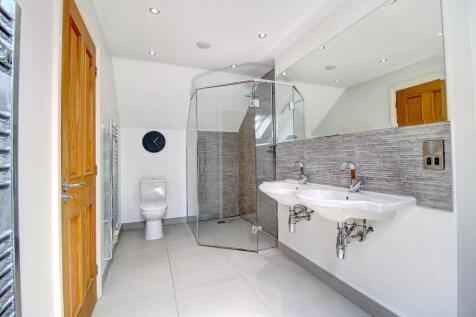 Bedroom One En Suite (front)