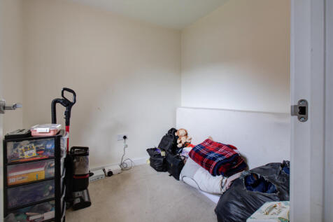 36 SCOTSMAN AVENUE-15
