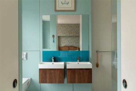 Principal Bathroom