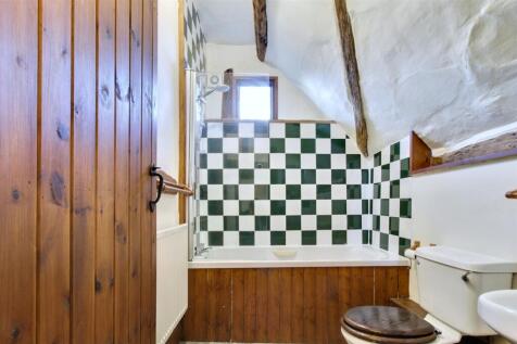 Bathroom.JPG