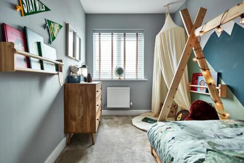 Single bedroom is ideal for your little one to grow