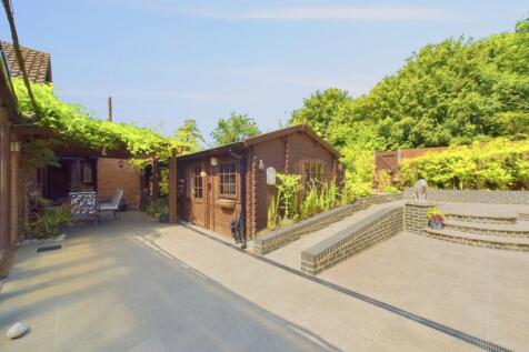 Side Patio 1