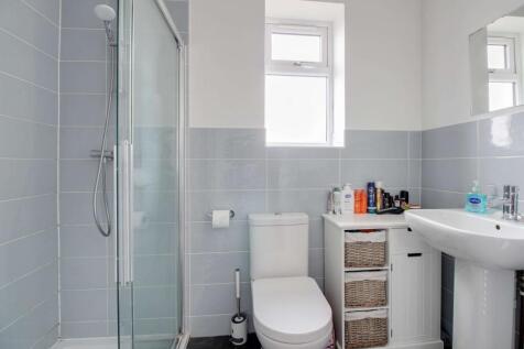 Ensuite to Bed 1