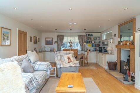 Lounge into Dining Area