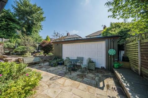 Garden and detached garage