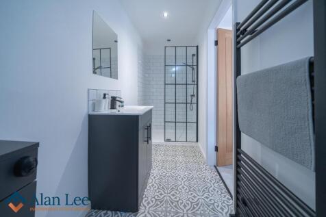 Ensuite (Bed One)