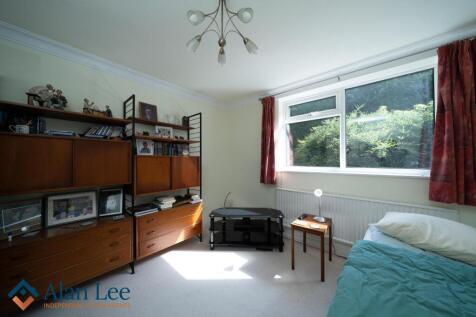 Bedroom/ Study