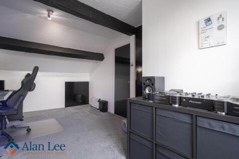 Bed three (top floor)