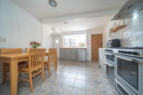 Dining Kitchen (Lower Ground Floor)
