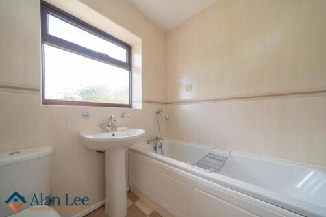 Bathroom (Upstairs)
