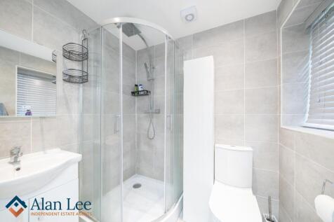 Ensuite (Ground Floor)