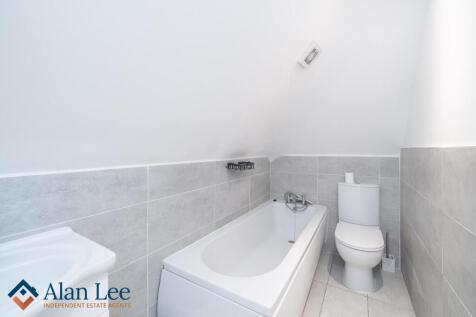 Bathroom (First Floor)