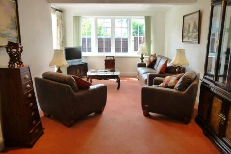 24 Hopkins Close - Living Room 1.jpg