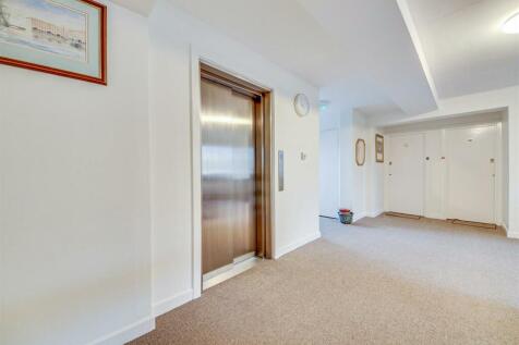 Communal Landing &amp; Lift