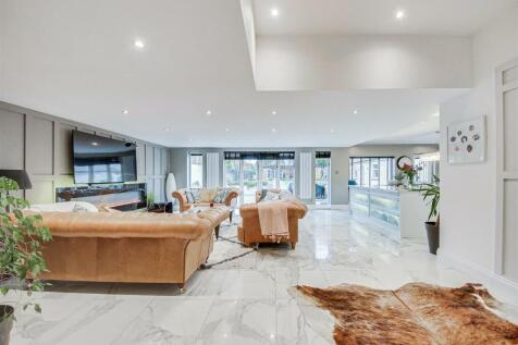 Lounge / Kitchen