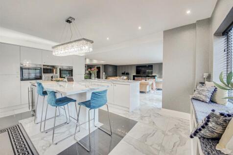 Lounge / Kitchen