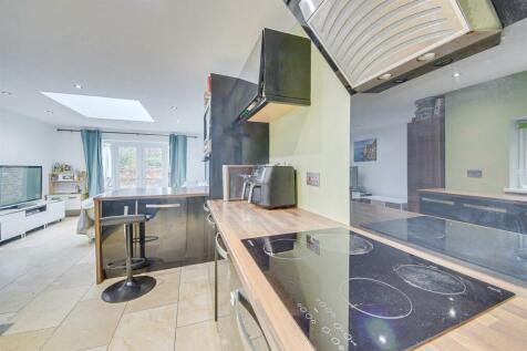 Kitchen / Reception