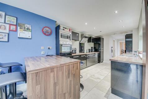 Kitchen / Reception