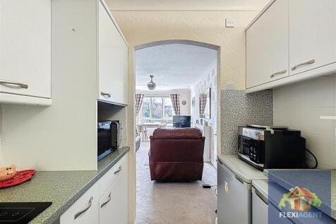 Kitchen / Lounge