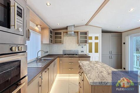 Kitchen / Lounge