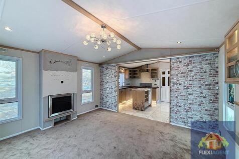 Kitchen / Lounge