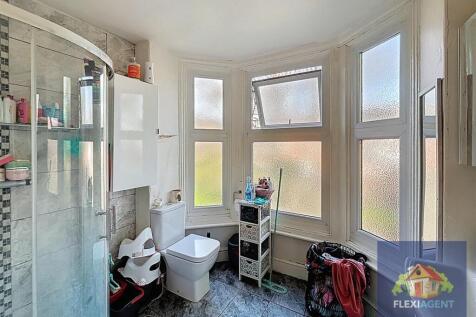 Flat 2 Bathroom