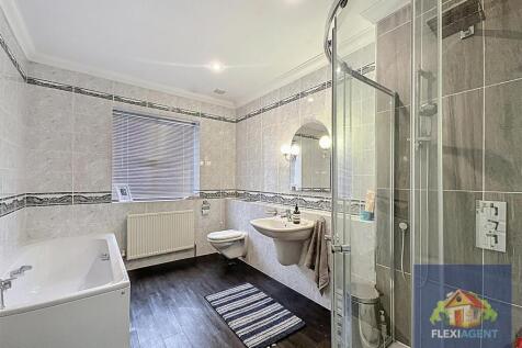 4 Piece Family Bathroom