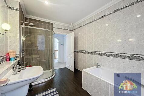 4 Piece Family Bathroom