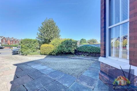 Driveway/Front Garden