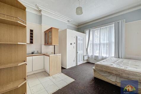 Bedroom/Living Area