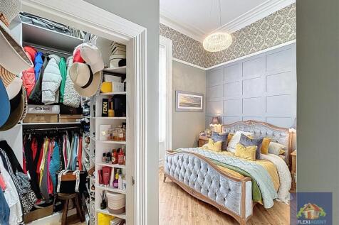 Wardrobe/Bedroom