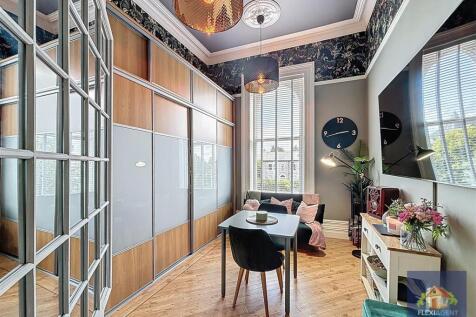 Bedroom/Dining Room/Office