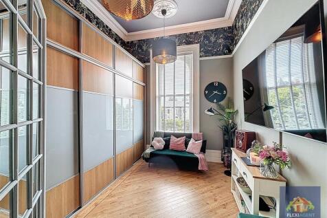 Bedroom/Dining Room/Office