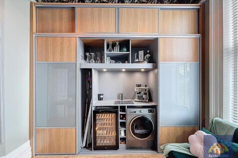 Bedroom/Dining Room/Office