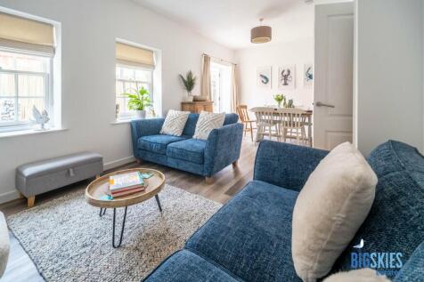 Sitting and Dining Room 