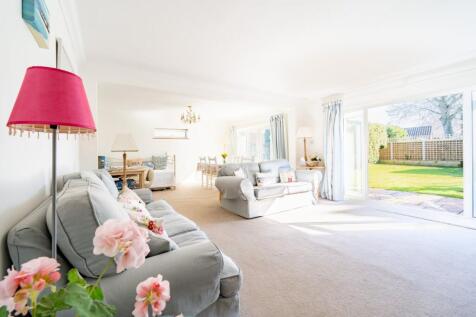 Sitting Room / Dining Room