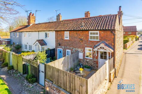 Rear of Cottage into kitchen