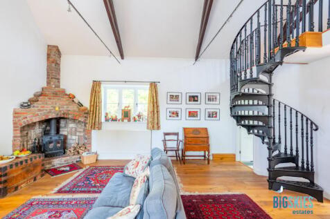 Open Plan Living Room &amp; Spiral Staircase