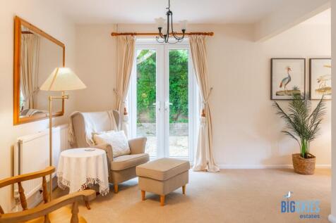 Sitting Room - French doors out to the side