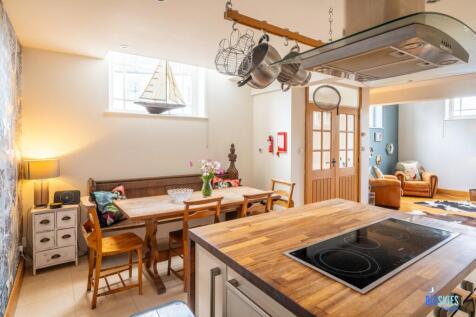 Kitchen Dining Area