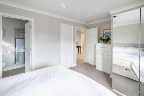 Principal Bedroom &amp; Ensuite