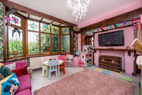 Sitting Room/Playroom 