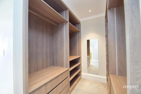 Walk-in Wardrobe