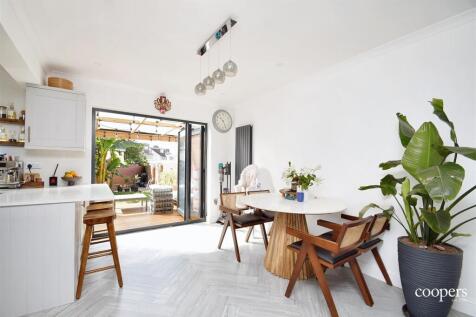 Kitchen/Dining Area