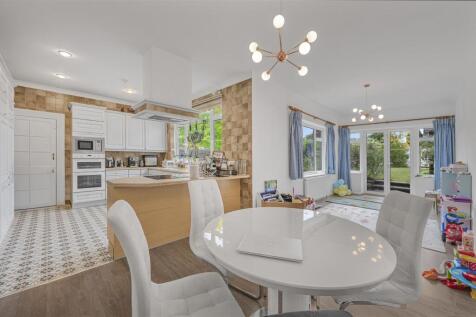 Dining/Kitchen