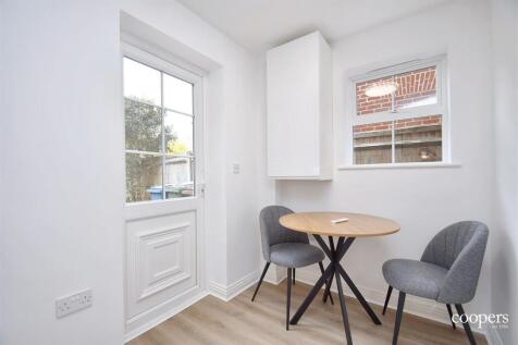 Kitchen/Dining